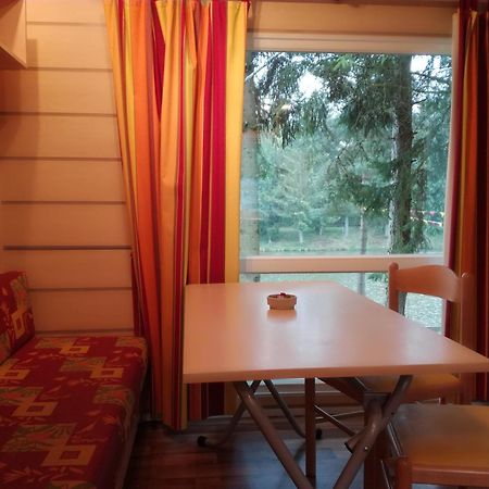 Camping De Flechat Hotell Orcival Eksteriør bilde
