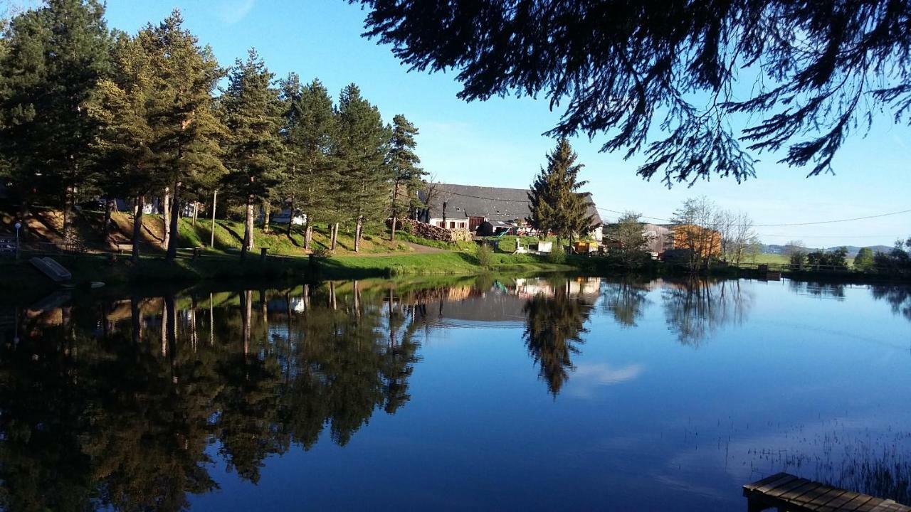 Camping De Flechat Hotell Orcival Eksteriør bilde