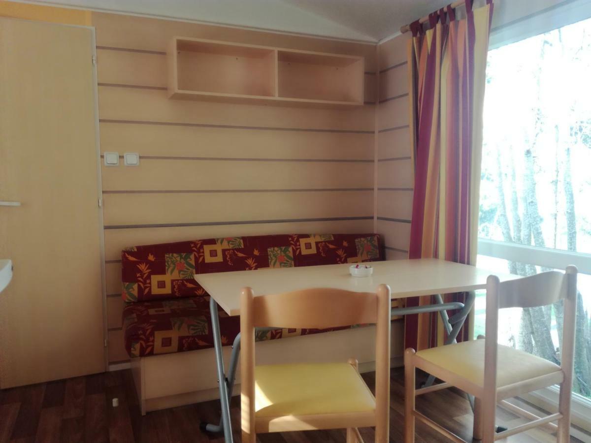 Camping De Flechat Hotell Orcival Eksteriør bilde